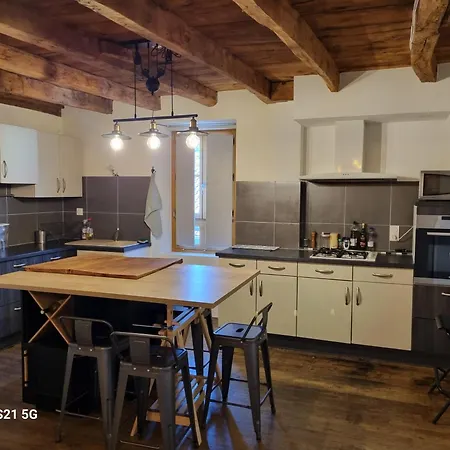 Petit Nid * Laroquebrou