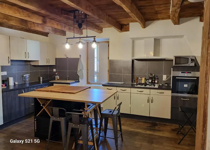 Petit Nid * Laroquebrou