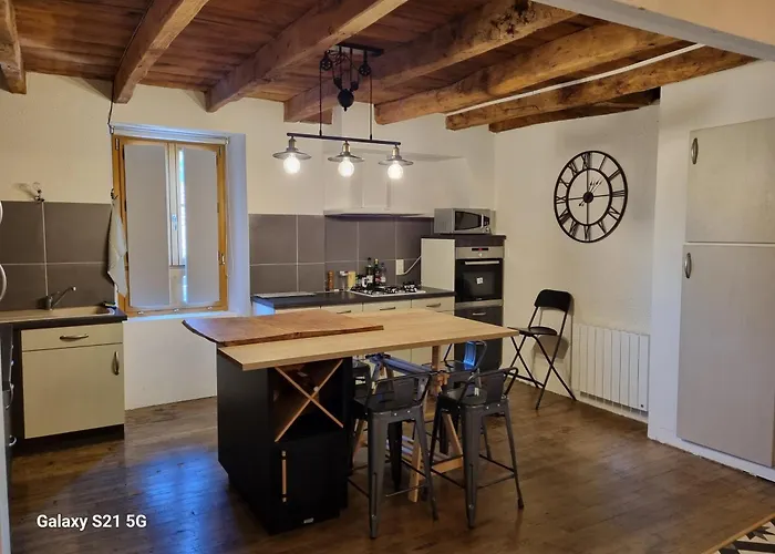 Petit Nid Apartment Laroquebrou